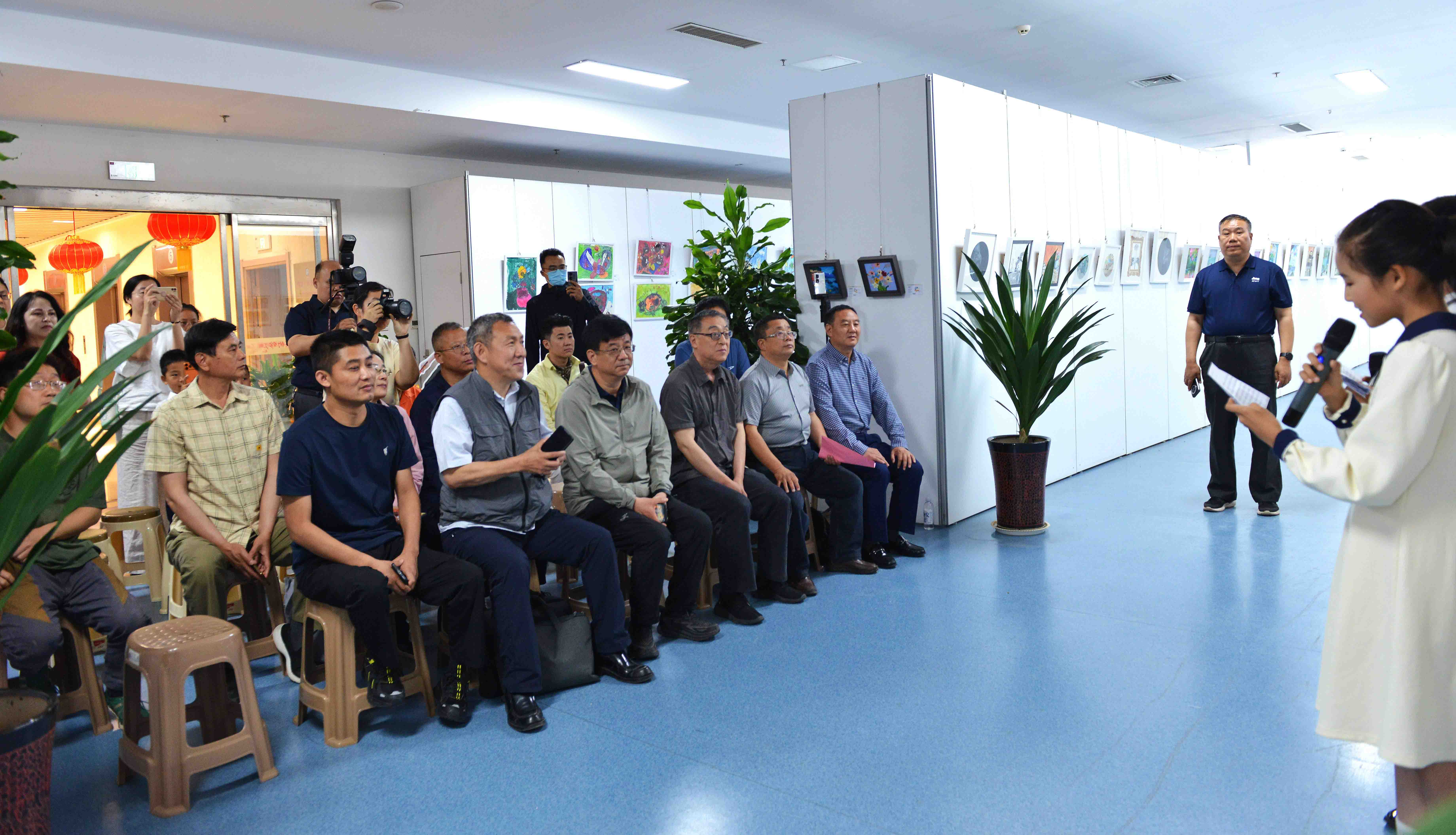 山东省华侨国际文化交流促进会摄影专业委员会助力季马宇飞公益义卖展圆满启幕